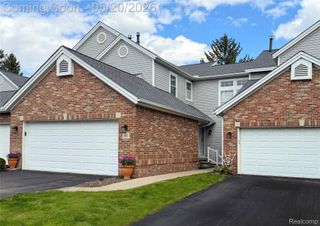 1146 Fairways Boulevard 23, Troy, MI 48085