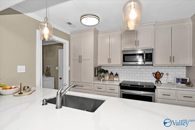 914 Way Thru The Woods SW, Decatur, AL 35603