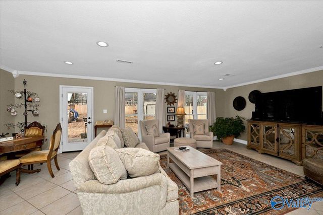 914 Way Thru The Woods SW, Decatur, AL 35603