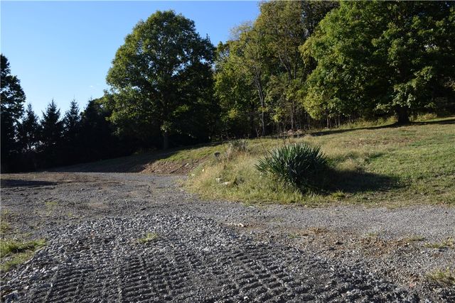 111 Gray Lane, Adams Twp, PA 16046