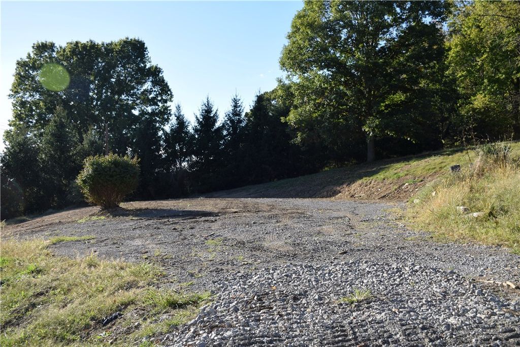 111 Gray Lane, Adams Twp, PA 16046