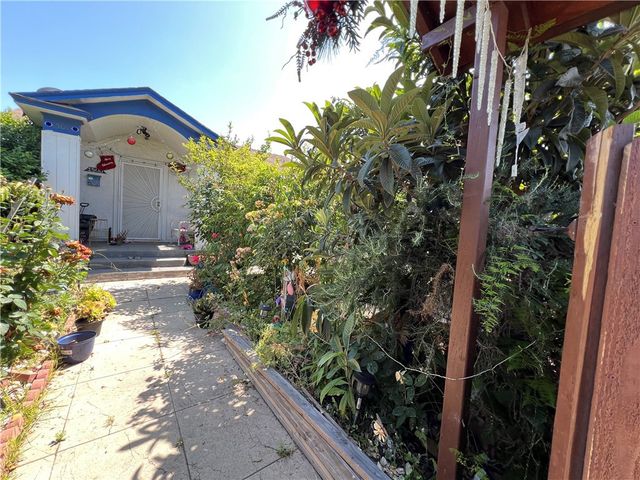 1500 W 52nd, Los Angeles, CA 90062