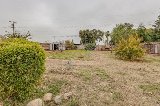 1570 E 26th St, Merced, CA 95340