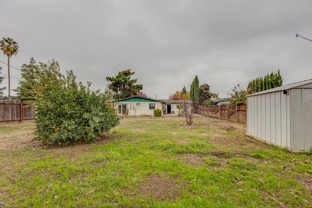 1570 E 26th St, Merced, CA 95340
