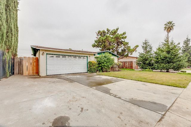 1570 E 26th St, Merced, CA 95340