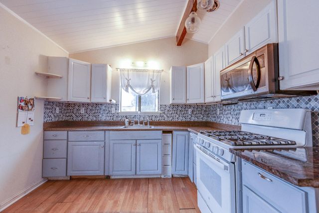 1570 E 26th St, Merced, CA 95340