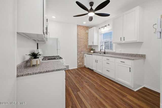 2410 Lawrence Avenue, Toledo, OH 43620