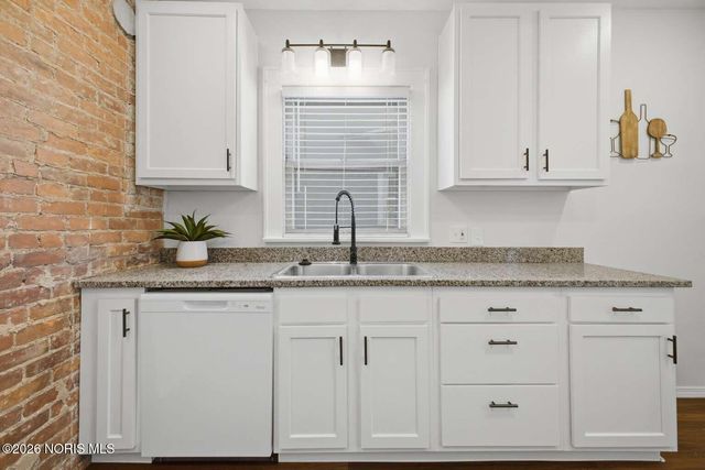 2410 Lawrence Avenue, Toledo, OH 43620