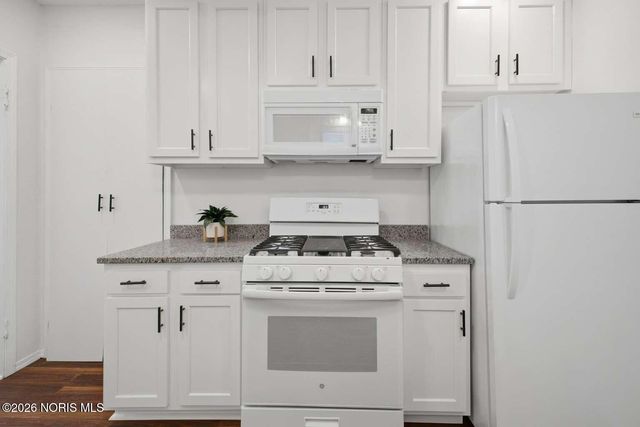 2410 Lawrence Avenue, Toledo, OH 43620