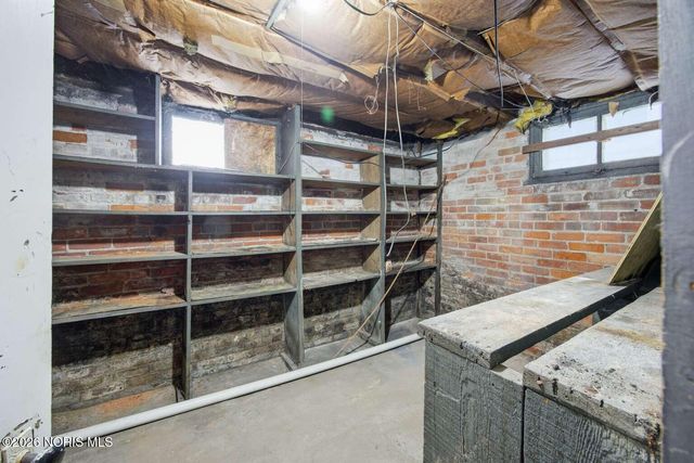 2410 Lawrence Avenue, Toledo, OH 43620