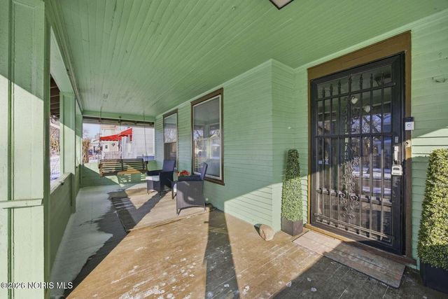 2410 Lawrence Avenue, Toledo, OH 43620