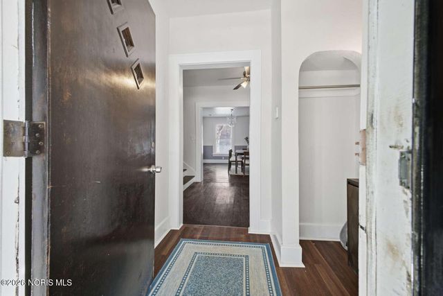 2410 Lawrence Avenue, Toledo, OH 43620