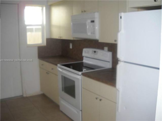 1040 92 ST 3, Bay Harbor Islands, FL 33154