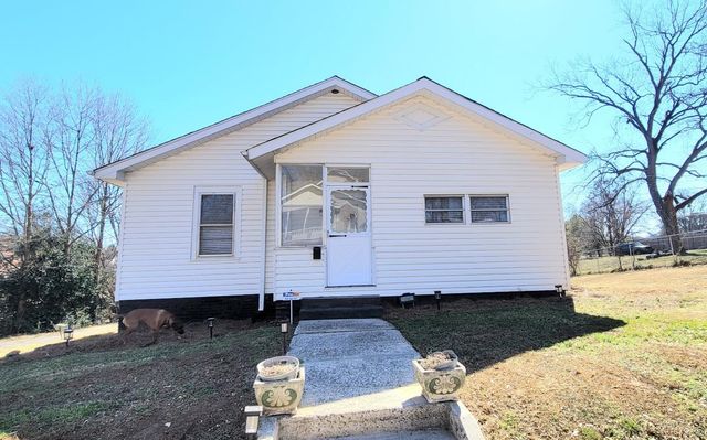 2 2nd Street, Inman, SC 29349