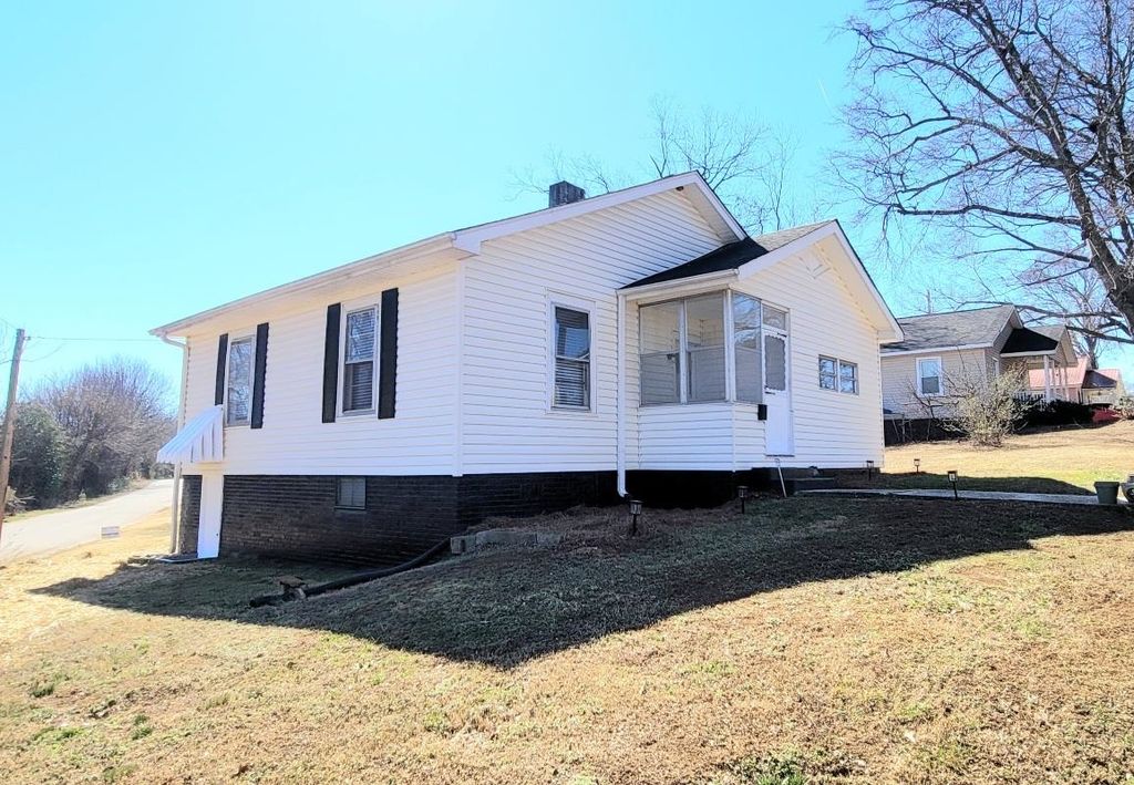 2 2nd Street, Inman, SC 29349