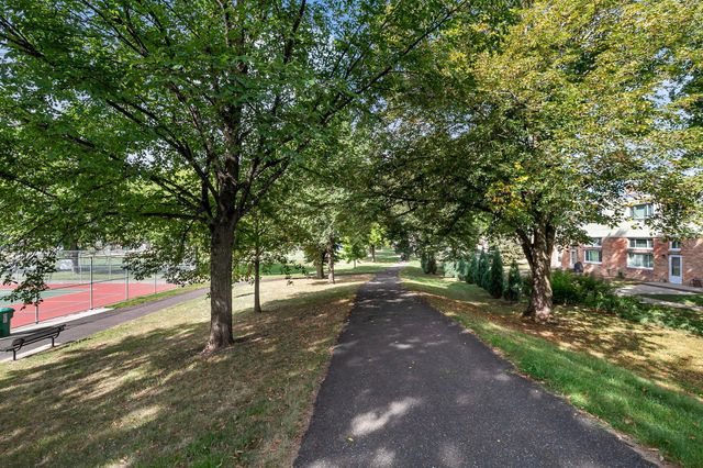 7318 W 22nd Street 111, Saint Louis Park, MN 55426