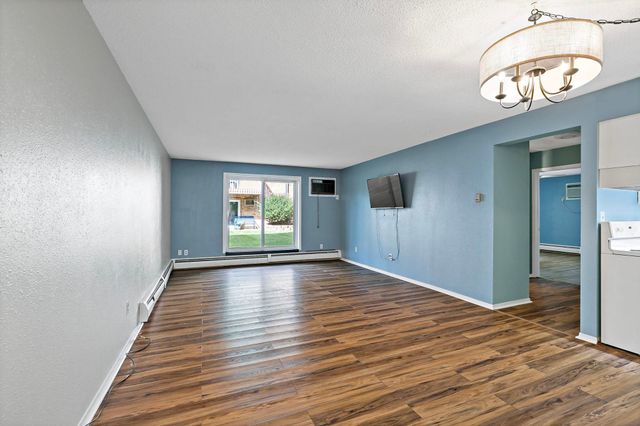 7318 W 22nd Street 111, Saint Louis Park, MN 55426