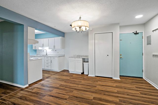 7318 W 22nd Street 111, Saint Louis Park, MN 55426