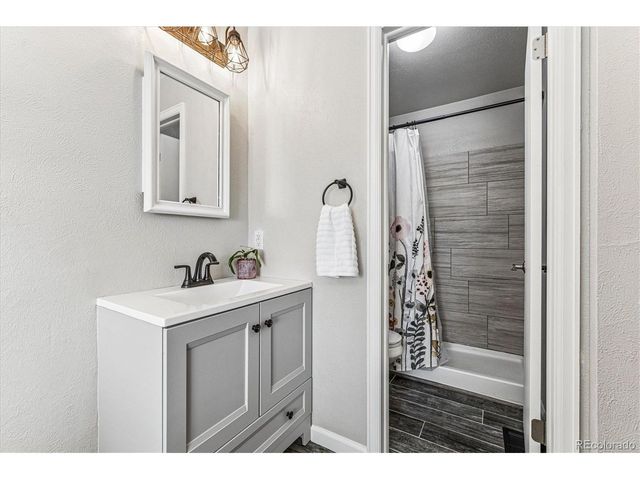 17893 E Columbia Ave, Aurora, CO 80013