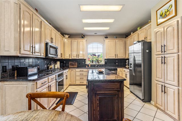 1910 Maplewood Drive, Weatherford, TX 76087