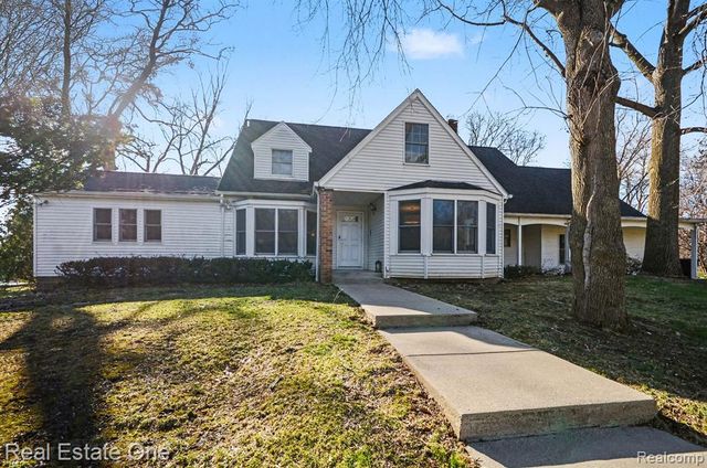 5840 Inkster Rd Plus Vacant Lot Road, West Bloomfield, MI 48323
