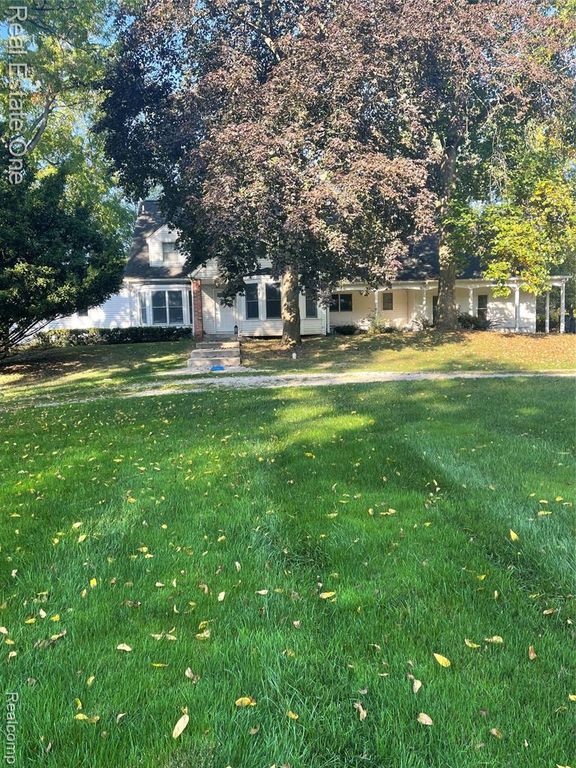 5840 Inkster Rd Plus Vacant Lot Road, West Bloomfield, MI 48323
