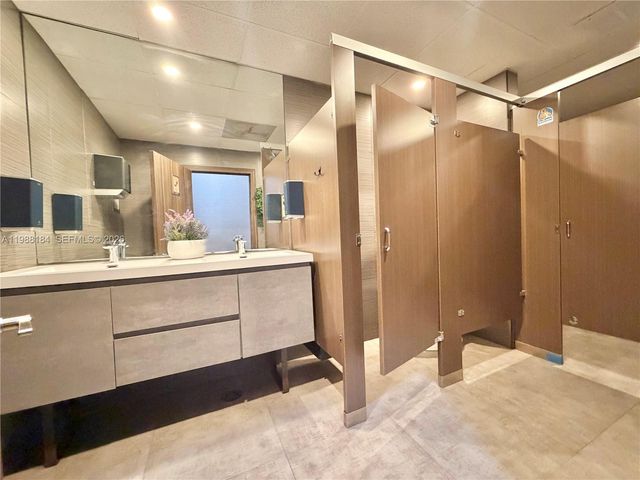 4273 NW 41ST ST, Doral, FL 33178