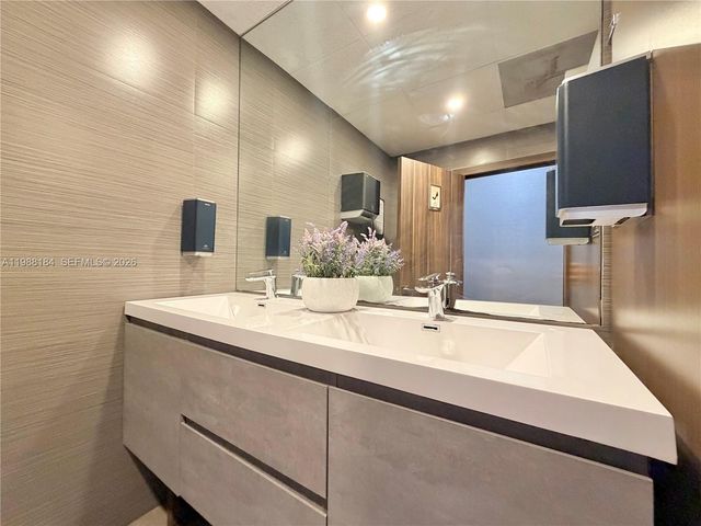 4273 NW 41ST ST, Doral, FL 33178