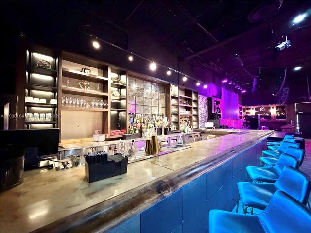 4273 NW 41ST ST, Doral, FL 33178