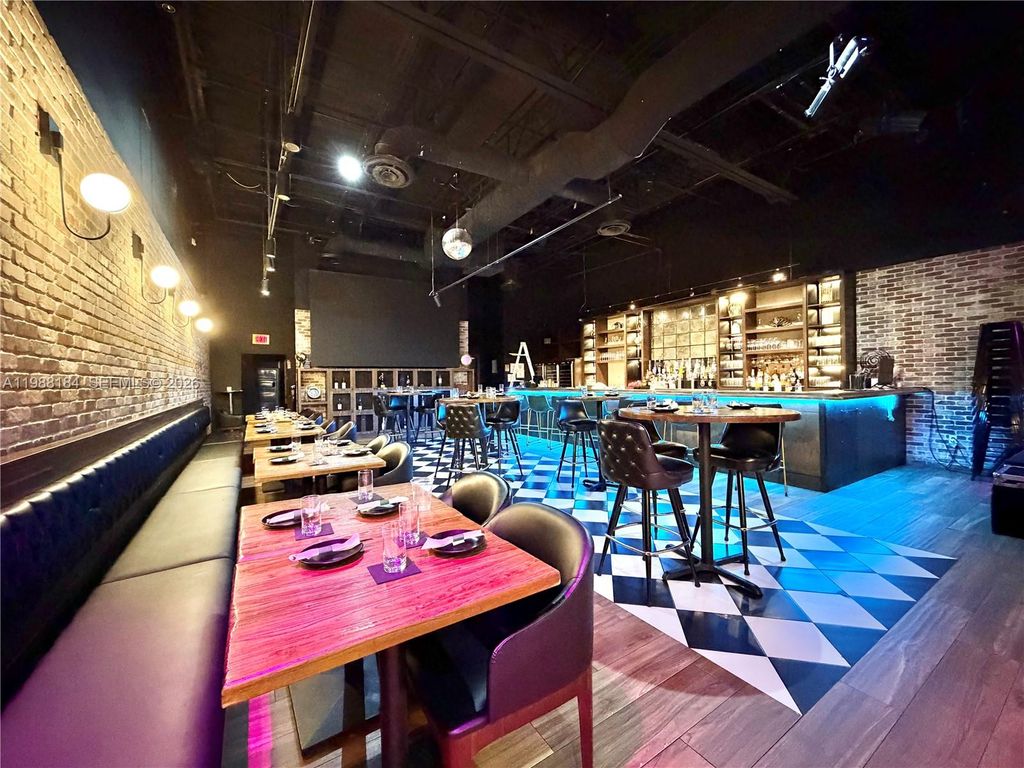 4273 NW 41ST ST, Doral, FL 33178