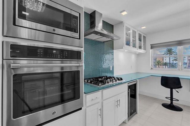 6020 SHORE BOULEVARD S 412, Gulfport, FL 33707
