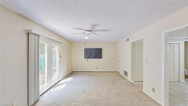 2214 Shadow Valley Road E, High Point, NC 27265
