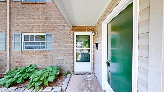2214 Shadow Valley Road E, High Point, NC 27265