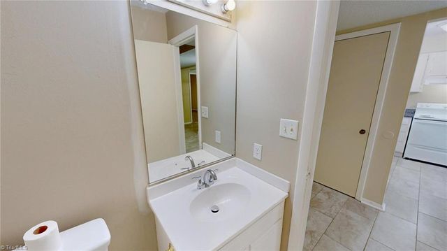 2214 Shadow Valley Road E, High Point, NC 27265