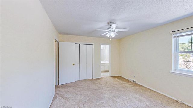 2214 Shadow Valley Road E, High Point, NC 27265