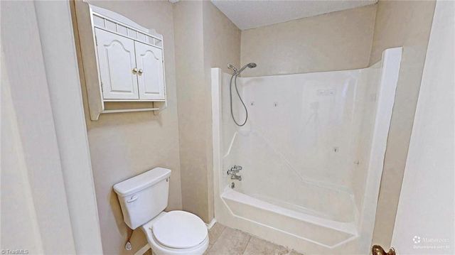 2214 Shadow Valley Road E, High Point, NC 27265