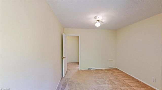 2214 Shadow Valley Road E, High Point, NC 27265