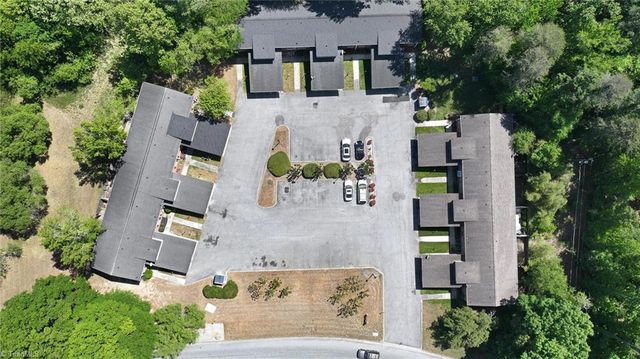 2214 Shadow Valley Road E, High Point, NC 27265