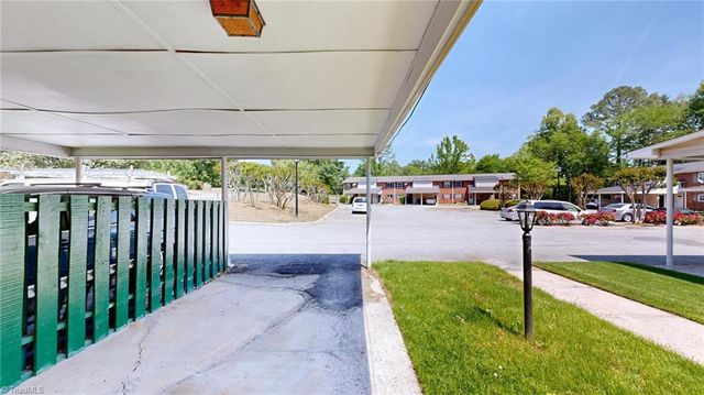 2214 Shadow Valley Road E, High Point, NC 27265