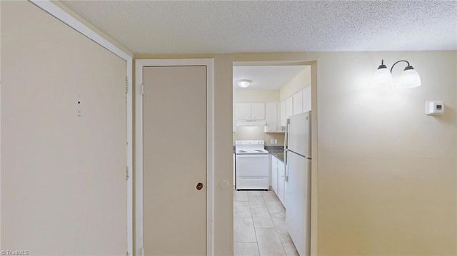 2214 Shadow Valley Road E, High Point, NC 27265