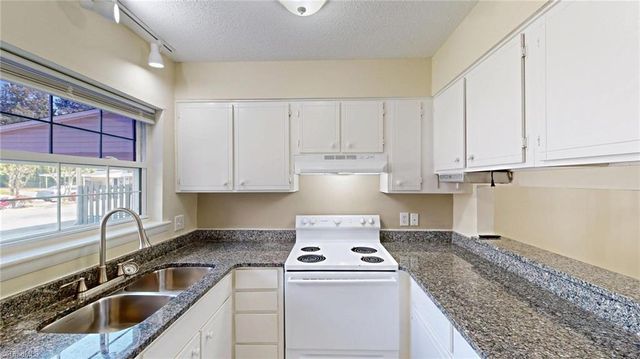 2214 Shadow Valley Road E, High Point, NC 27265