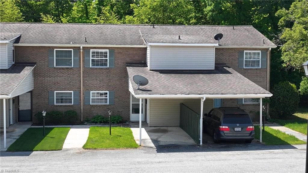 2214 Shadow Valley Road E, High Point, NC 27265