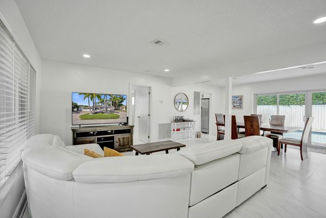 1633 SE 5th Court, Deerfield Beach, FL 33441