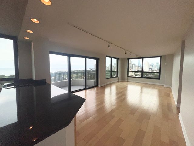 2020 N Lincoln Park West 15G, Chicago, IL 60614