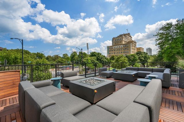 2020 N Lincoln Park West 15G, Chicago, IL 60614
