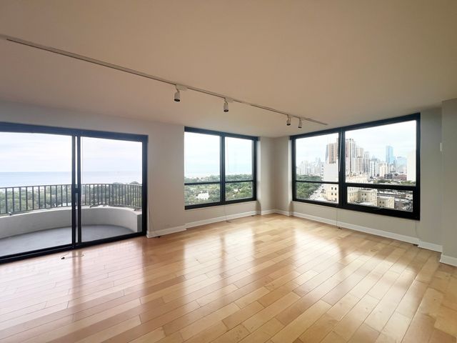 2020 N Lincoln Park West 15G, Chicago, IL 60614