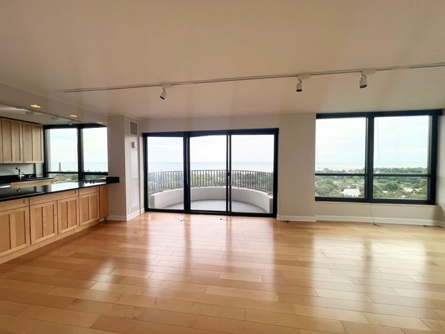 2020 N Lincoln Park West 15G, Chicago, IL 60614