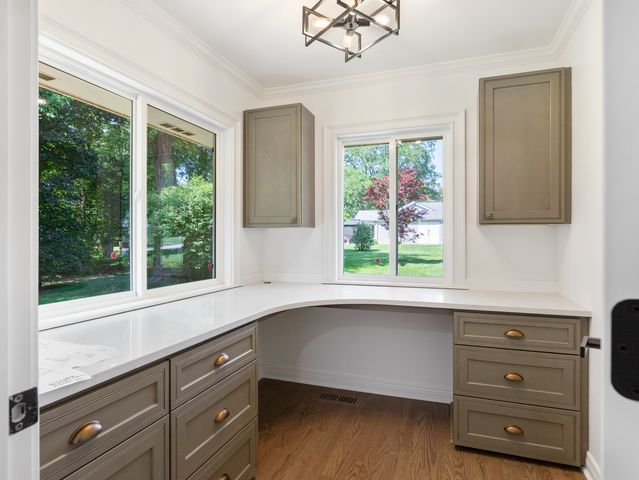 18 Lynn Drive, Hawthorn Woods, IL 60047