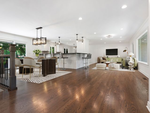 18 Lynn Drive, Hawthorn Woods, IL 60047