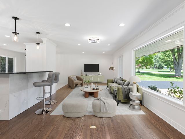 18 Lynn Drive, Hawthorn Woods, IL 60047